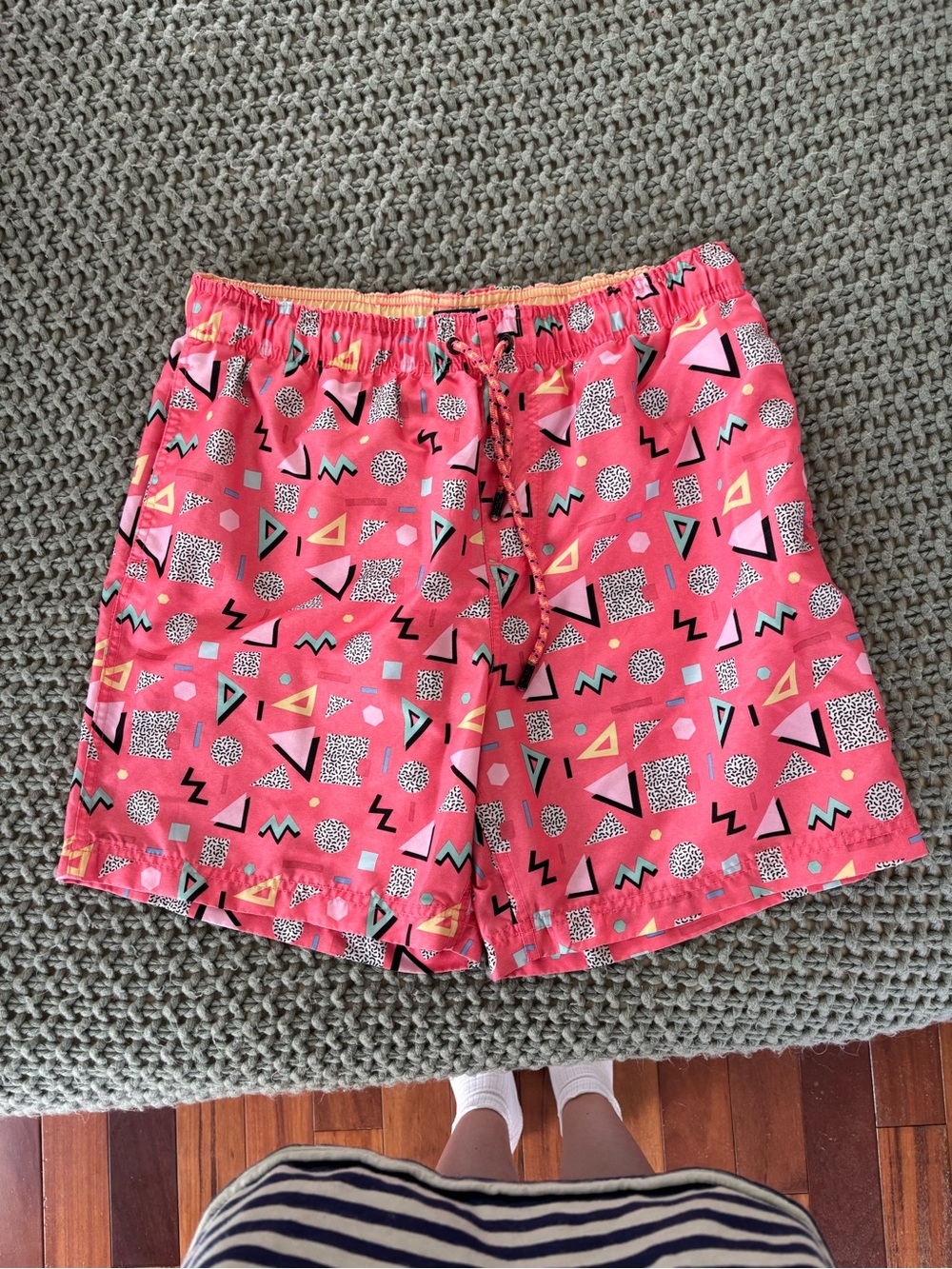 broken threads surf retro print board shorts